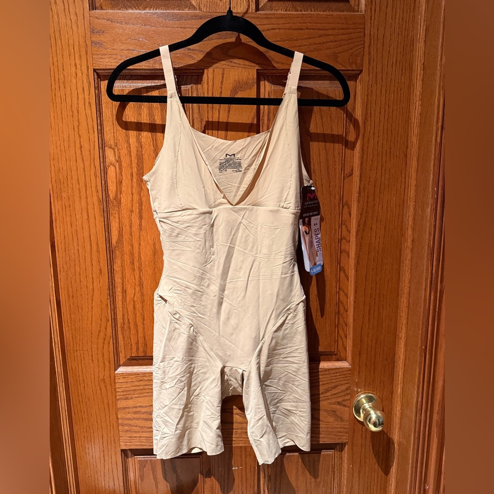 NWT Women's Beige Shapewear Bodysuit - Large